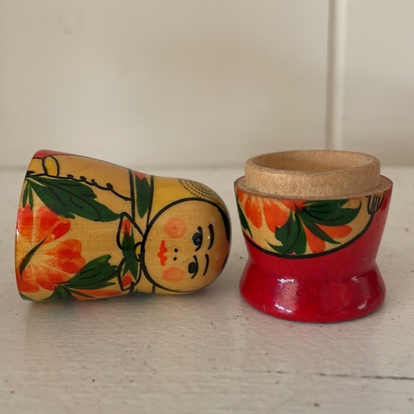 VTG matryoshka dolls & wooden eggs purchased in Russia in 1990. Stands included. - Picture 3 of 10